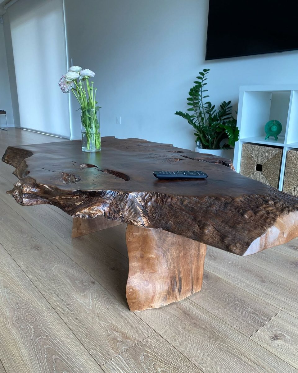 Mesa de centro em tronco — outra vista