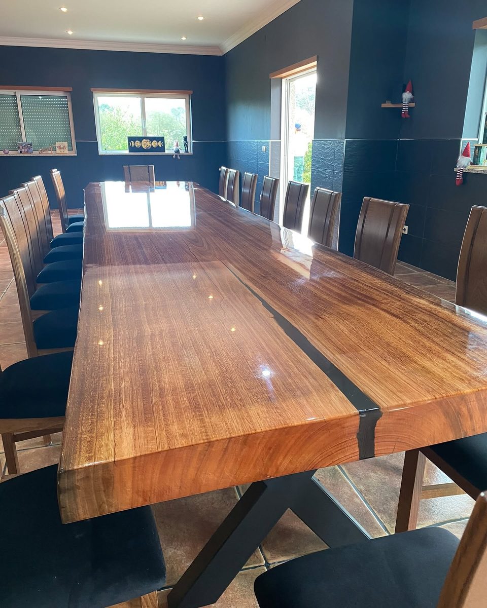 Mesa de jantar longa — outra vista