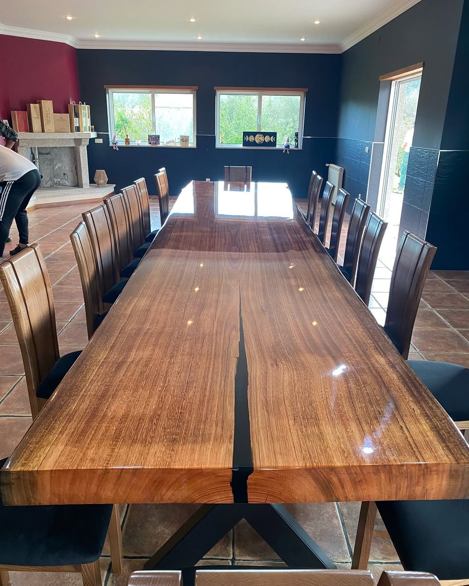 Mesa de jantar longa — outra vista